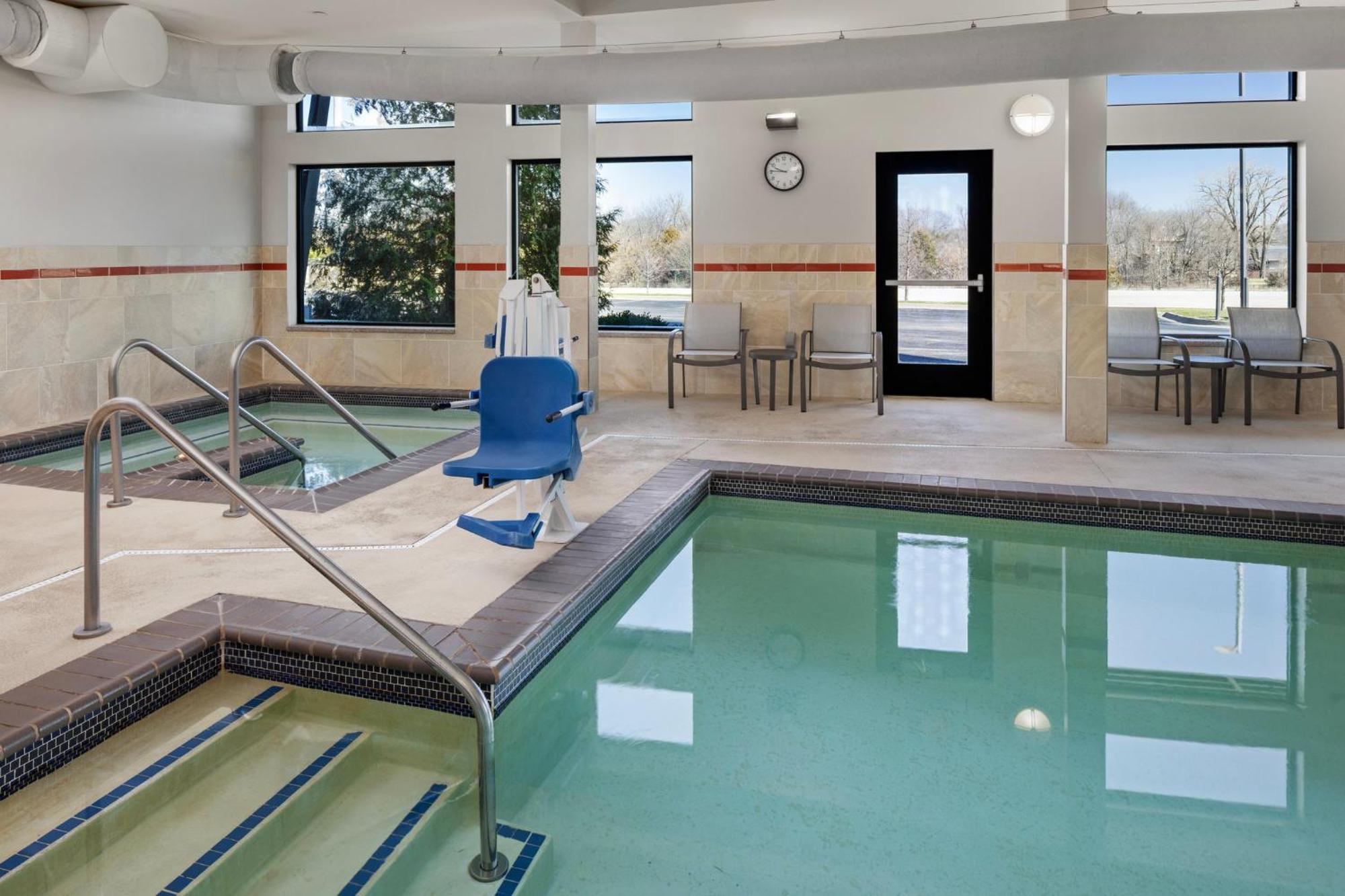 Holiday Inn Express Moline - Quad Cities Area By Ihg Eksteriør bilde
